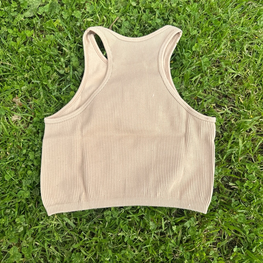 🤎☀️ Tan Ribbed Crop Top 🤎☀️ - Picture 2 of 2